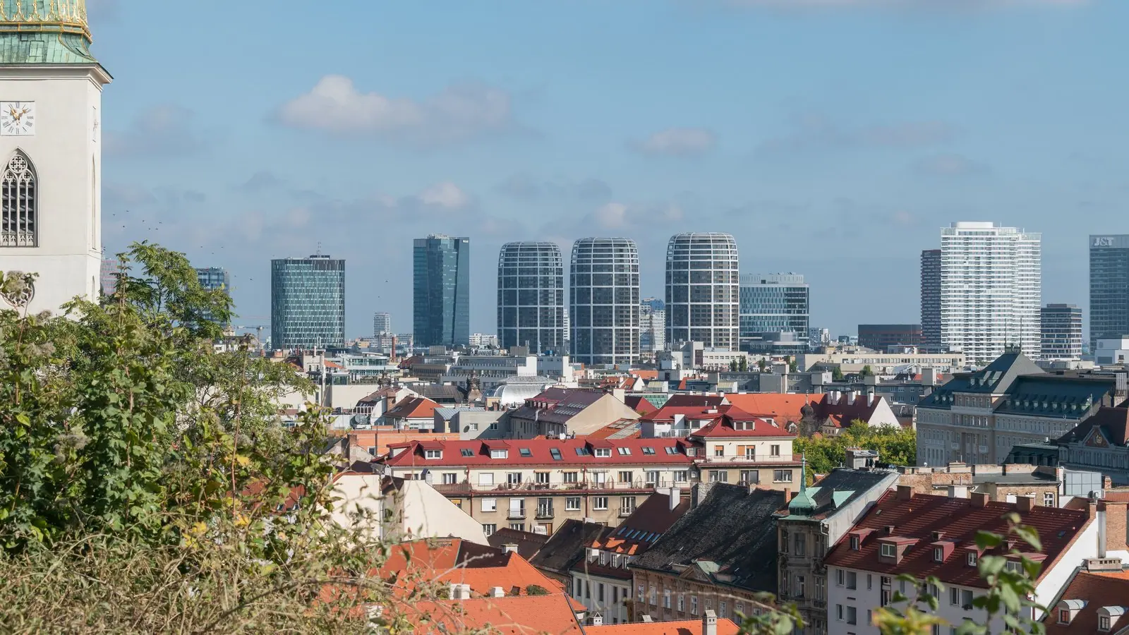 Beh po strechách developmentov. Prvý bratislavský ARCHI-RUN otvorí bežne neprístupné miesta