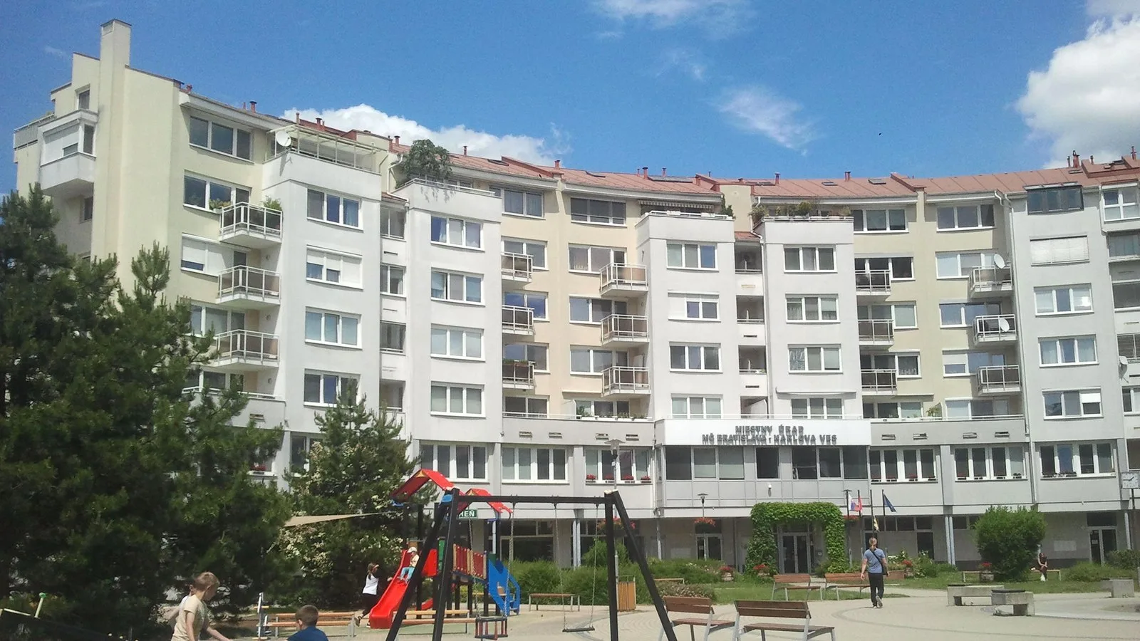 Parkovanie na Dlhých dieloch sa od 19. augusta spoplatní. Zóna zaberie 22 ulíc, hodina stojí euro a platí sa aj v nedeľu