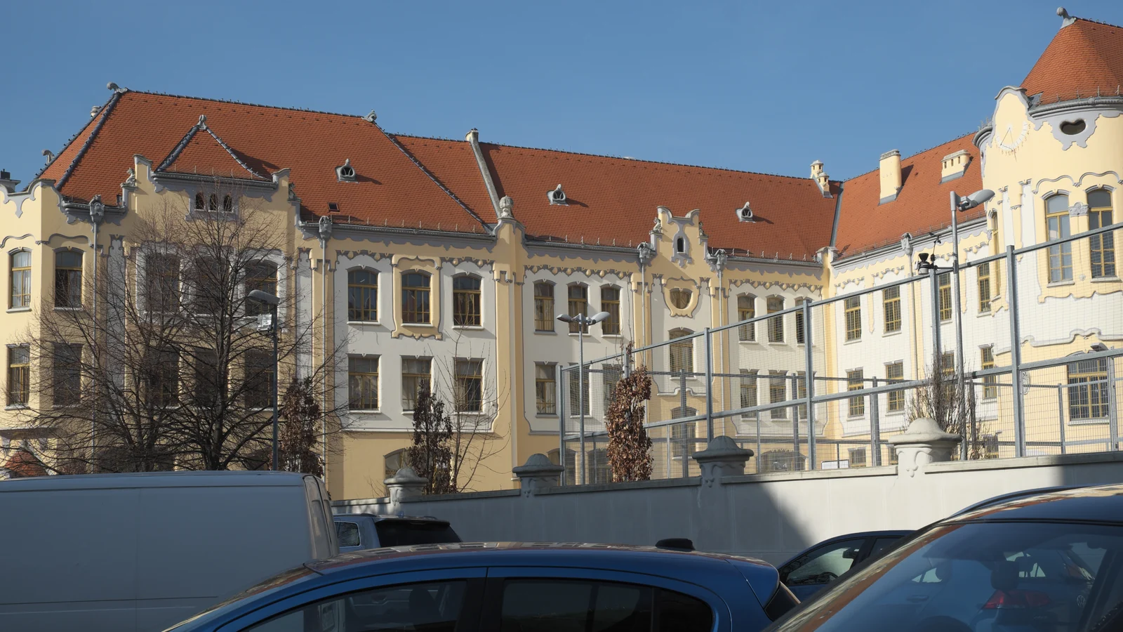 Osemročné gymnáziá v kraji majú 876 miest pre celý ročník. Strop určuje ministerstvo, nie župa