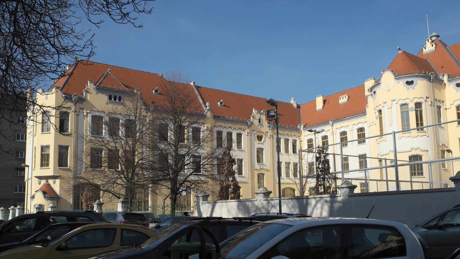 Zo 138 na 132. Sieť škôl a školských zariadení kraja sa zmenšuje podľa vlastného rozpočtu