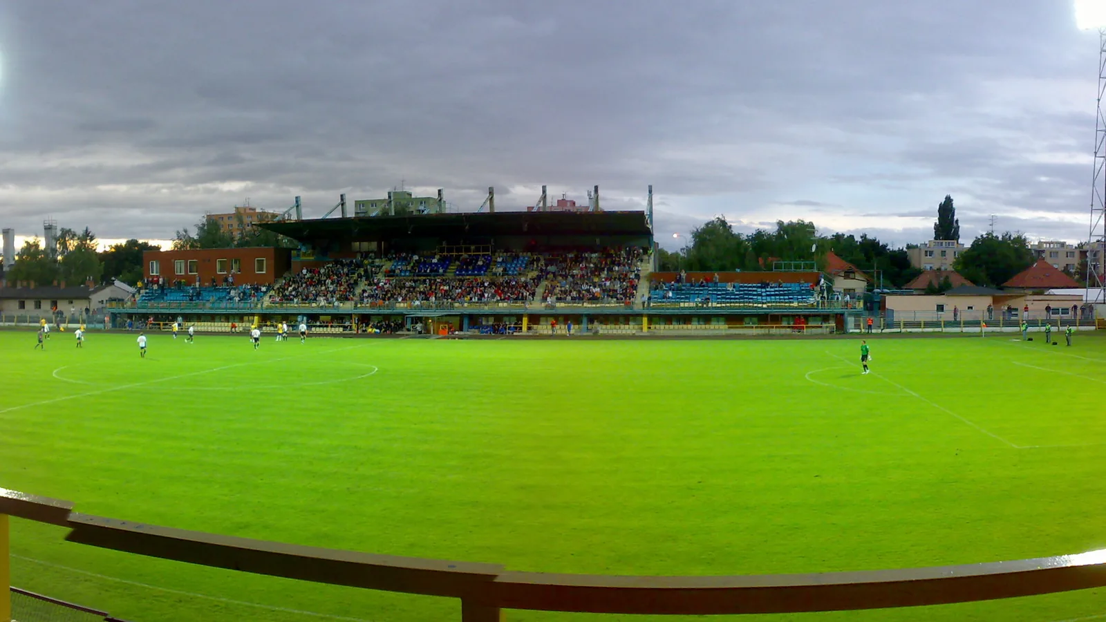 Mesto vlastní štvrtinu štadióna a desatinu futbalového klubu. Parkovisko pri MOL Aréne za 600-tisíc si však v marci škrtlo