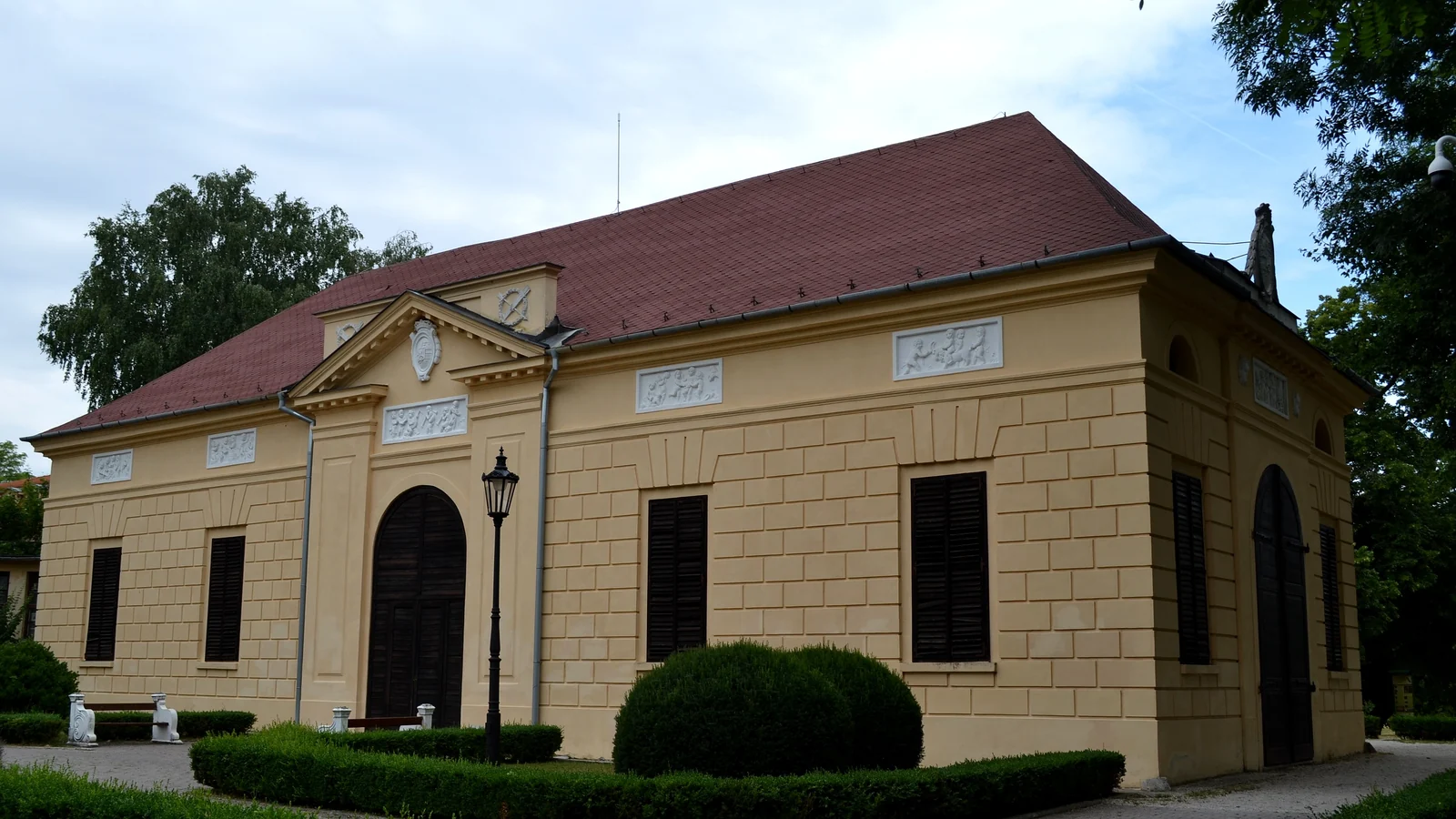 Zariadenie za 1,58 milióna dostalo združenie bezplatne. Hlohovec podpísal výpožičku na desať rokov služby
