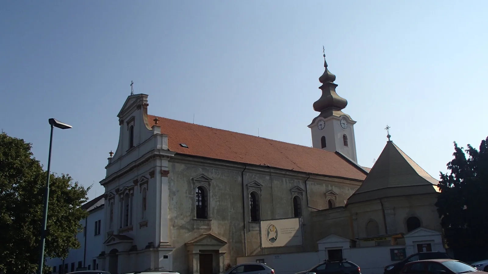 Dvakrát von, zakaždým proti vôli druhej strany. Príbeh hlohoveckých členstiev v združeniach miest