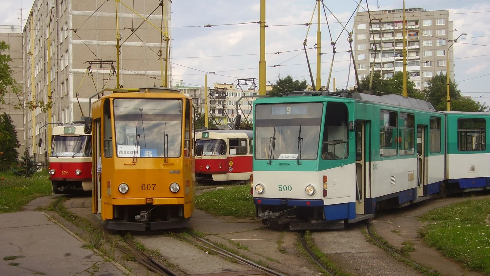 Po siedmich kilometroch trate Nad jazerom už jazdia električky. Kolaudácia ešte nie je, cestujúcich zatiaľ nevezú
