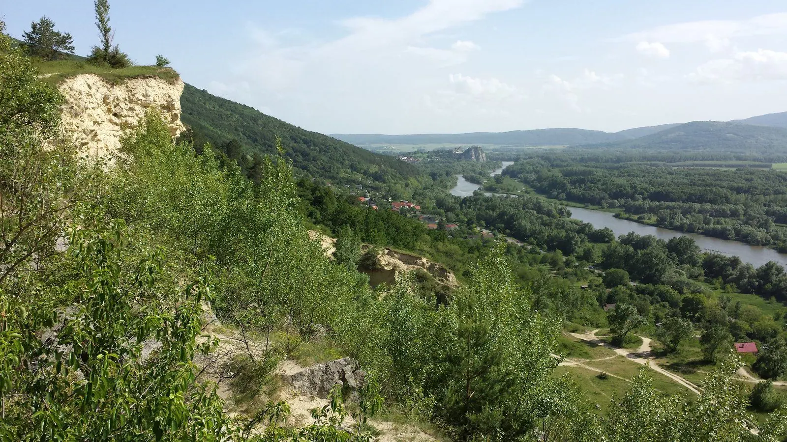 Ihrisko na Poničanovej a Bukovčanovej je po revitalizácii otvorené