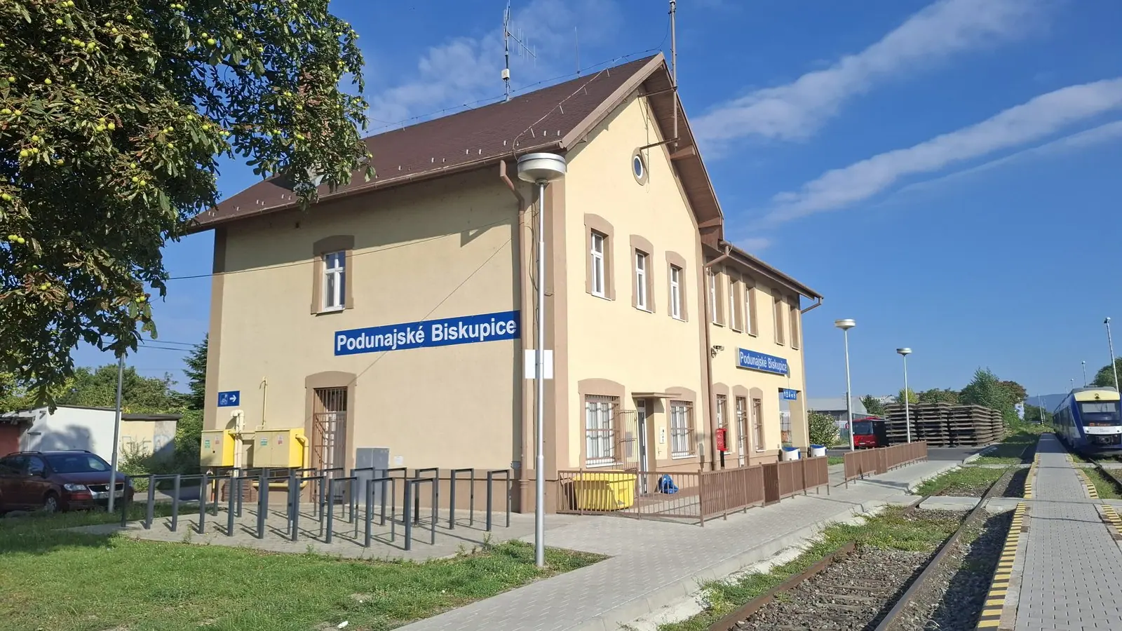 Podzáhradná sa cez prázdniny mení: nové schodisko a bezbariérový vstup