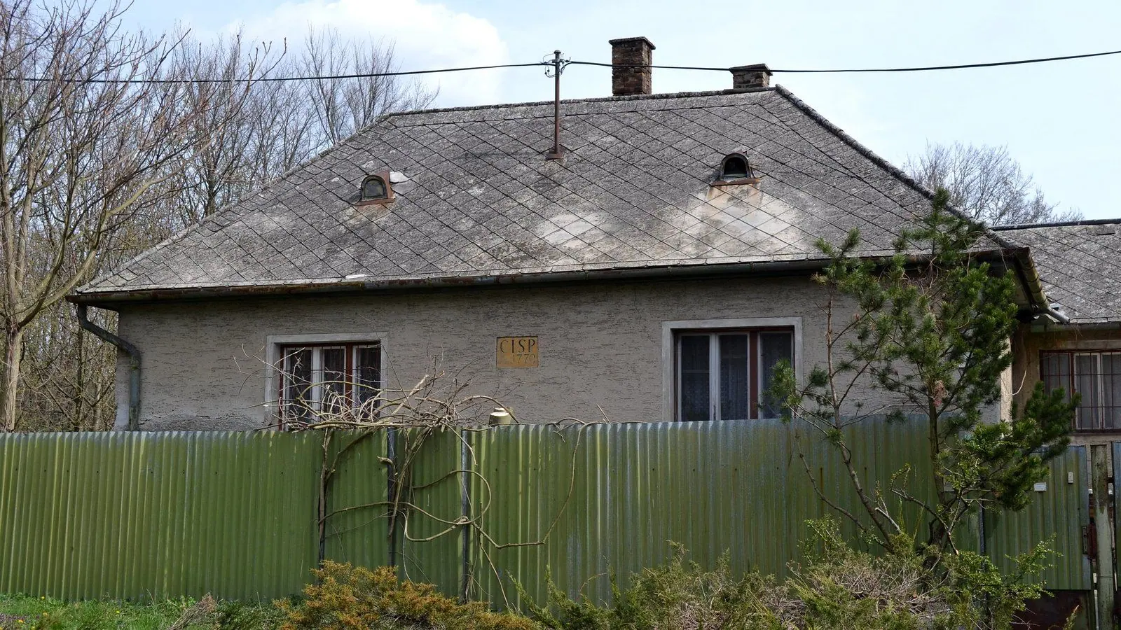 Petržalka si poistila Draždiak: odkúpila pozemky pod jazerom