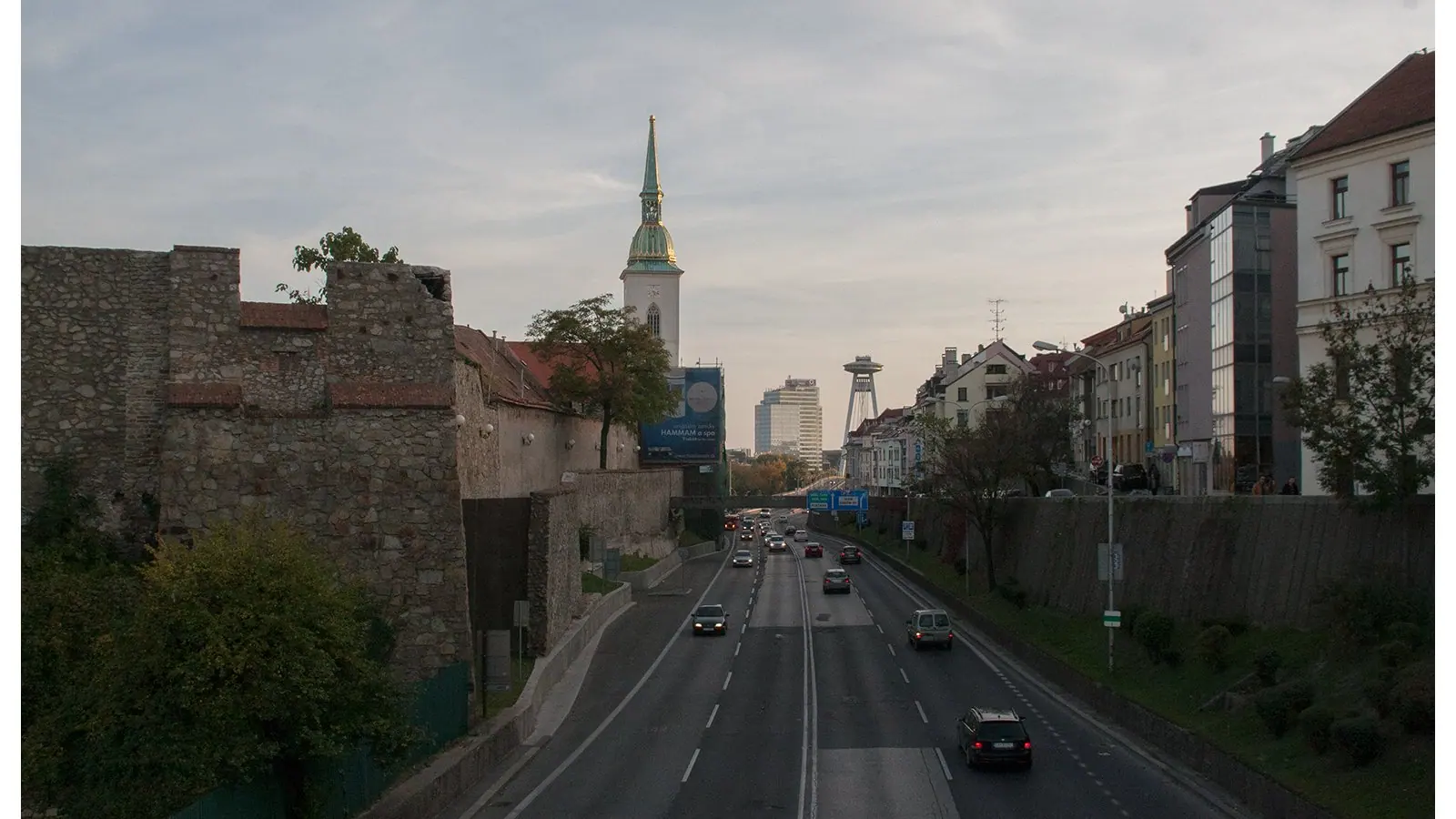 V parčíku na Záhrebskej otvorili letnú čitáreň