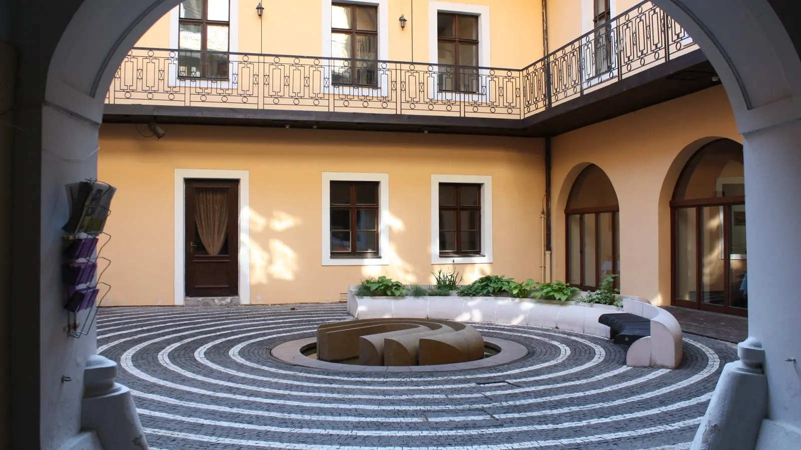Zichyho palác cez leto ožije: koncerty na nádvorí, divadlá aj grafické workshopy