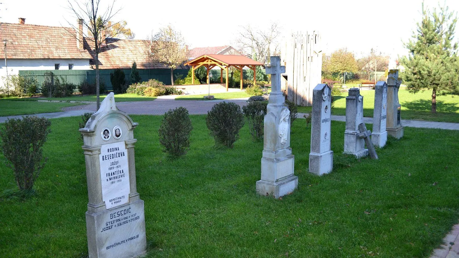 Spadnutý strom zablokoval Hodonínsku. Dobrovoľní hasiči ju ráno spriechodnili