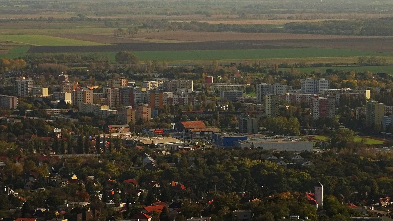 Nitra predáva 514 metrov štvorcových na Chrenovej. Za dvor pýta 60,71 eura, za záhradu o desať viac