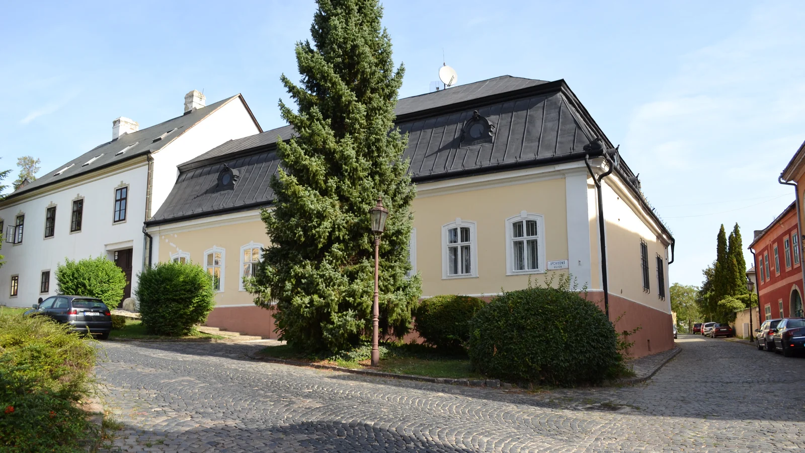 Kontajnery, spomaľovač a prepadnutá jama. Čo naozaj rieši výbor mestskej časti na Dieloch