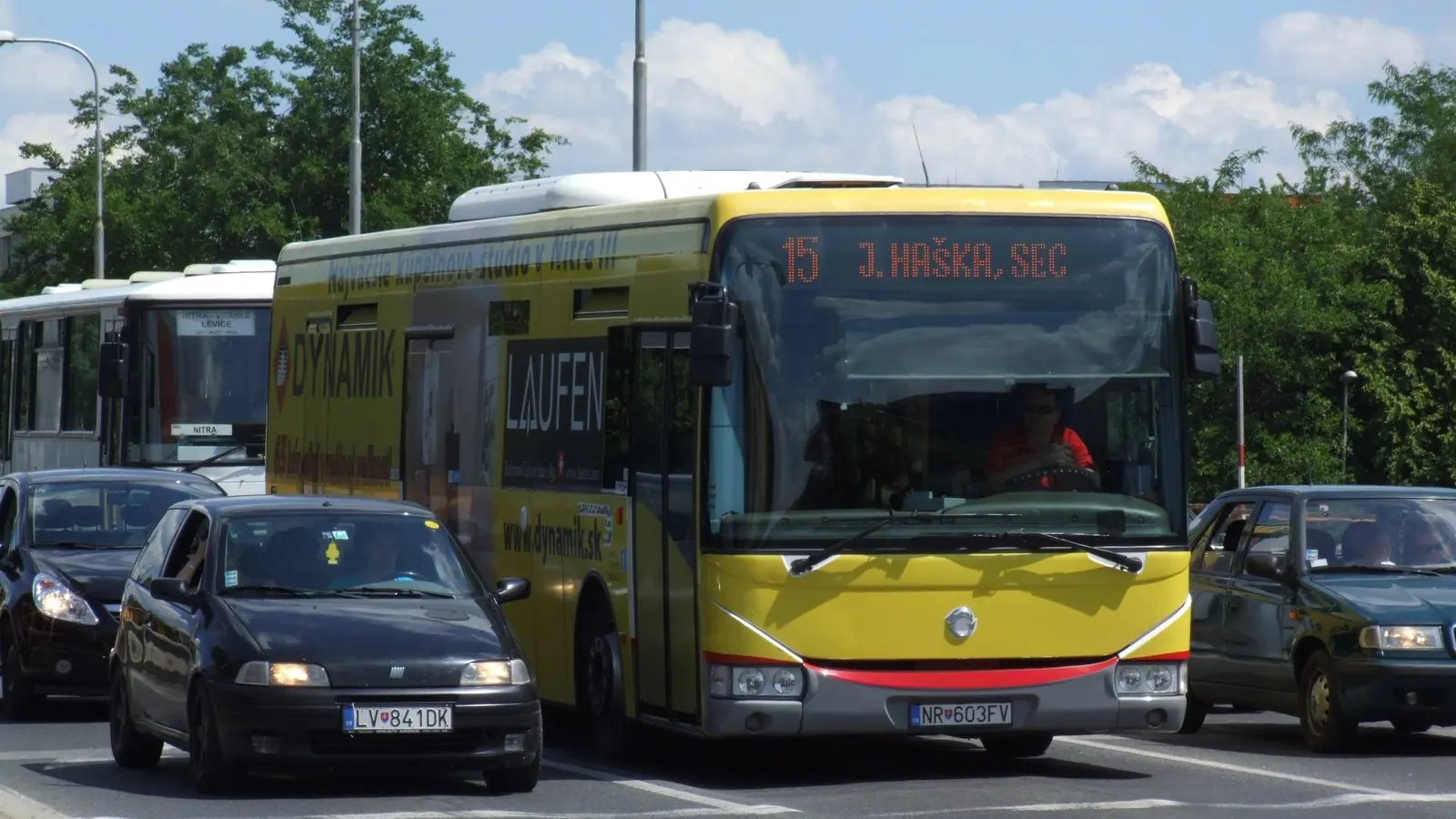 MHD v Nitre stojí mesto 9 miliónov eur ročne, jazdí ju Transdev pre Nitru a päť obcí