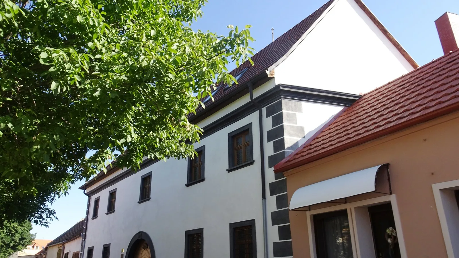 Osemnásť z devätnástich poslancov je nezávislých. Skalica je takmer bezstranícke mesto