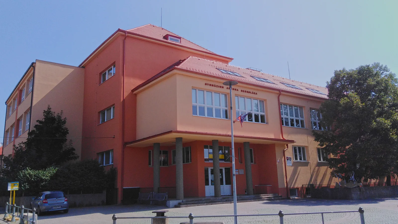 Rok po podpise zmluvy nová škola na Záhradníckej stále nemá isté financovanie