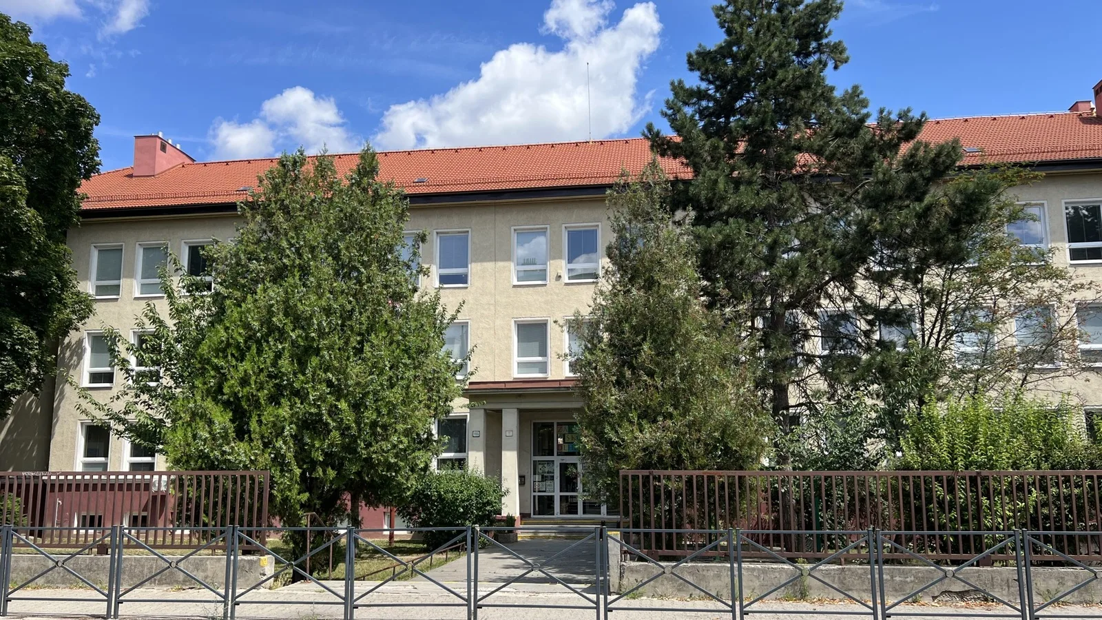 Trenčín cez prázdniny stavia v školách za vyše milión eur. Najviac stojí jedáleň na Dlhých Honoch