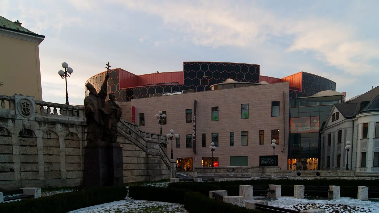 Pozemky pod OC Mirage: uznesenie poslancov má status „nesplnené“, krajský súd zrušil rozsudok a spor ide odznova